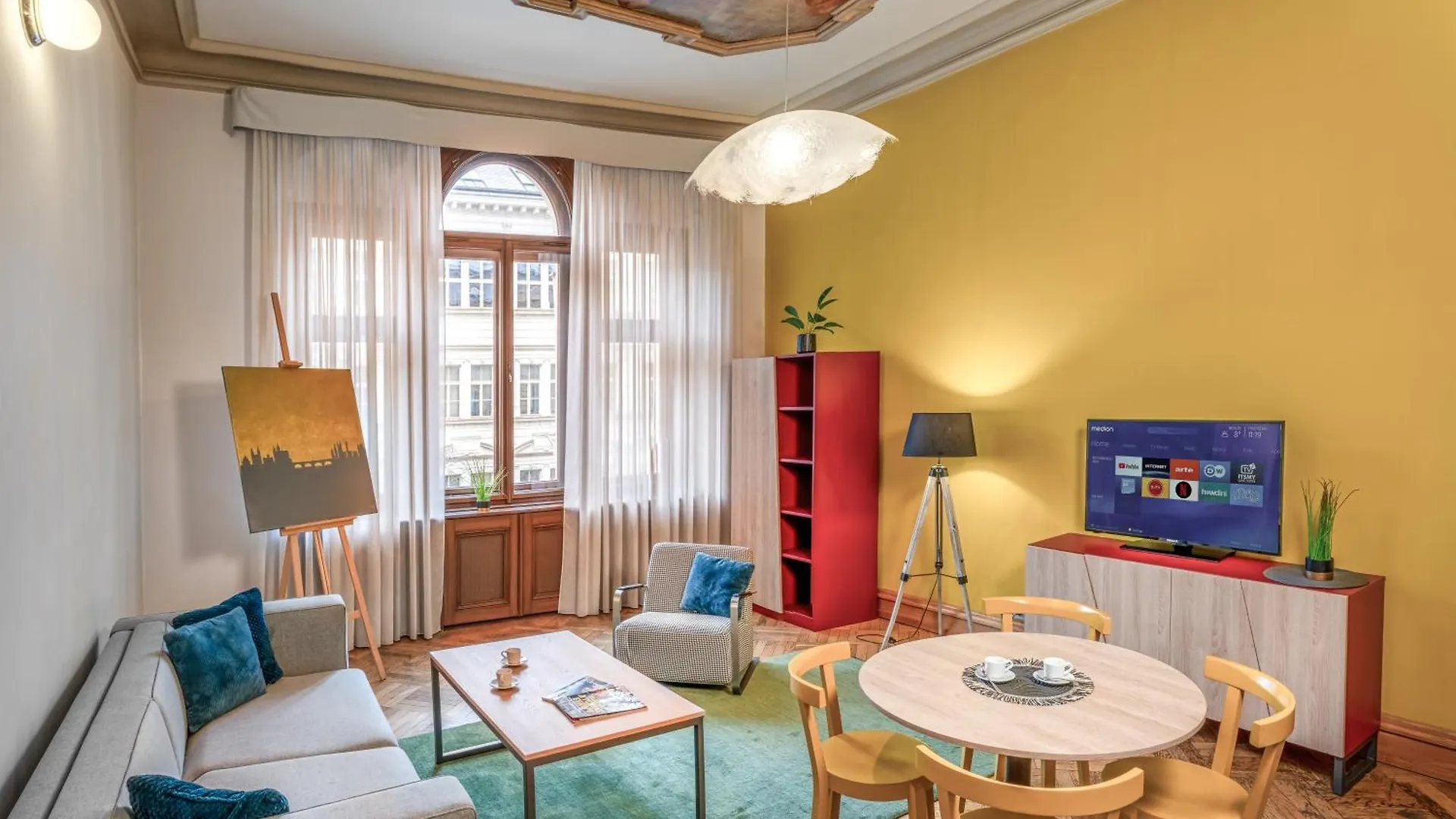 Art House Apartments By Adrez Praga