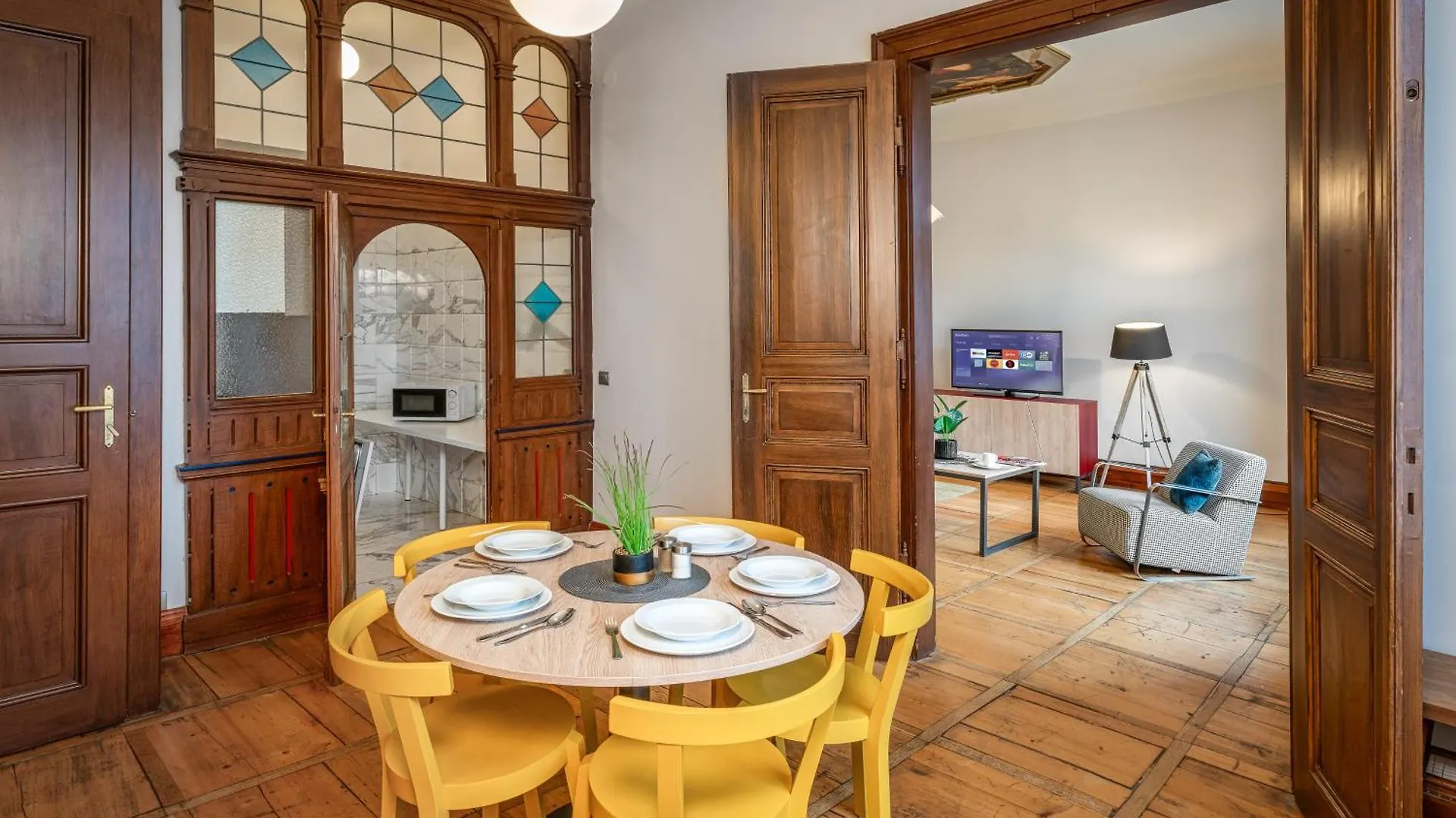 Art House Apartments By Adrez Praga
