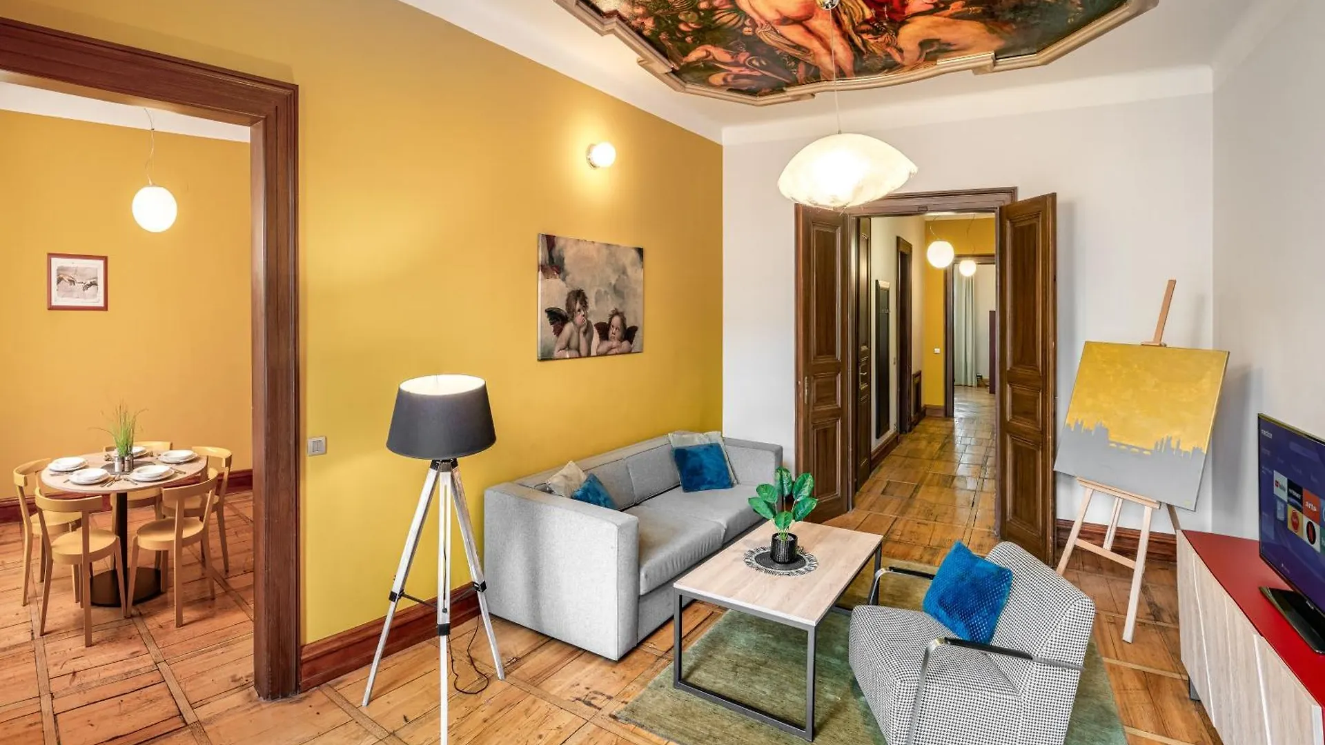 Art House Apartments By Adrez Praga