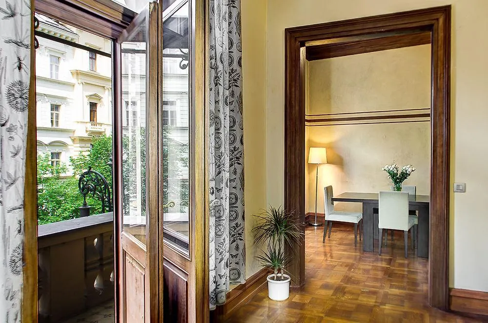 Art House Apartments By Adrez Praga