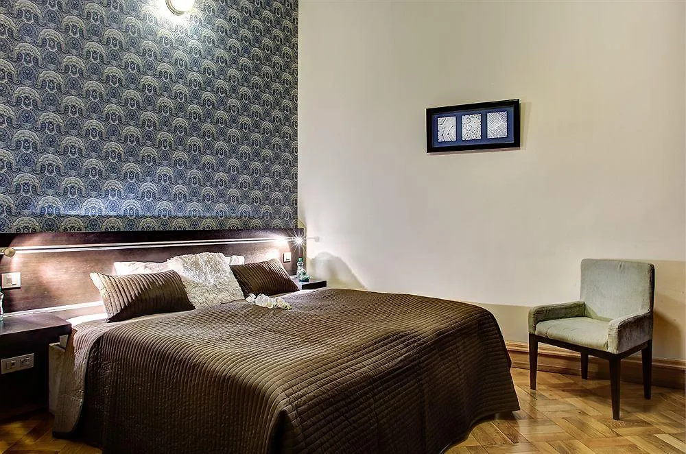 Art House Apartments By Adrez Praga