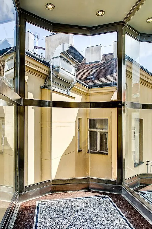 Art House Apartments By Adrez Praga