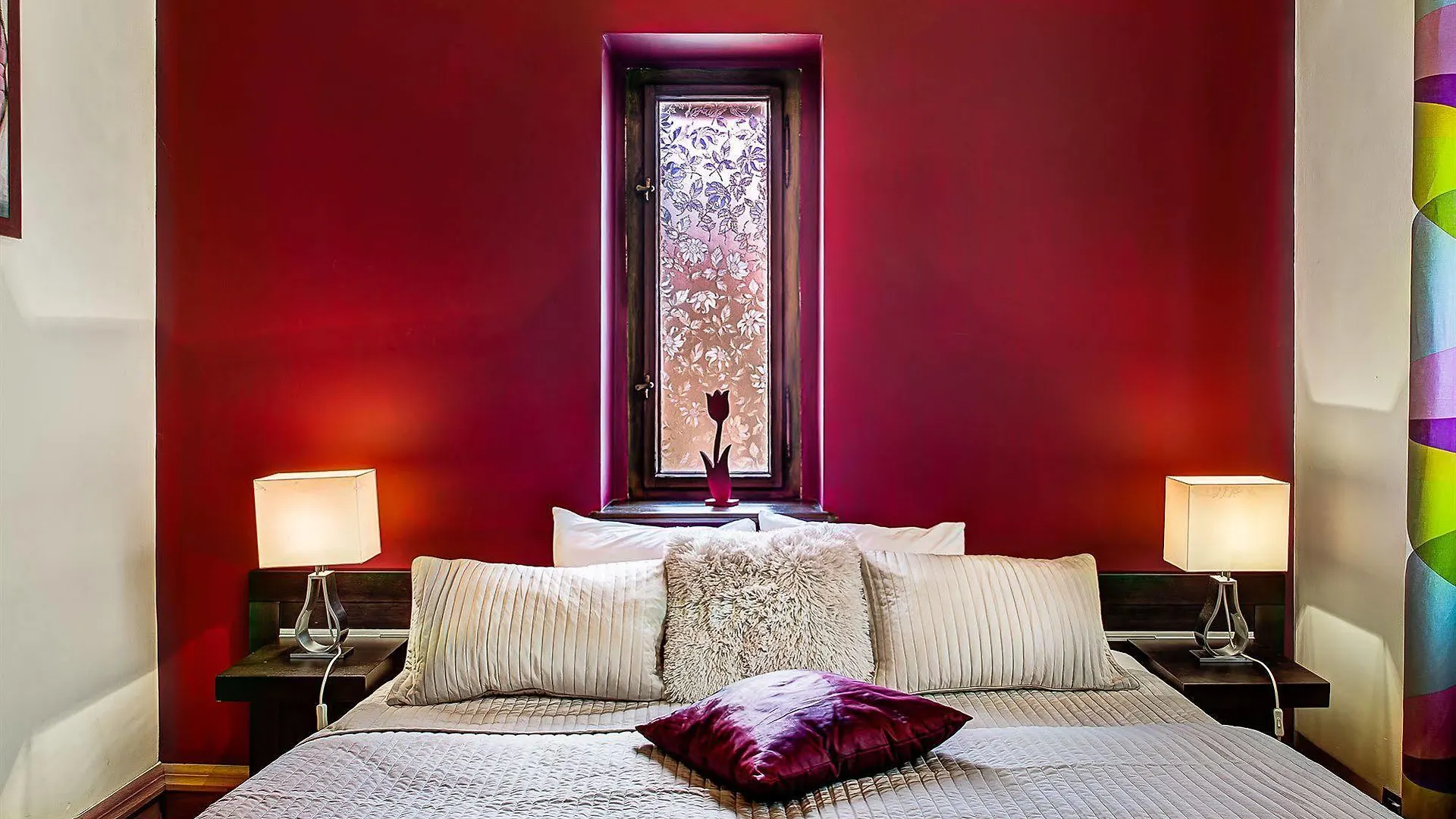 Art House Apartments By Adrez Praga