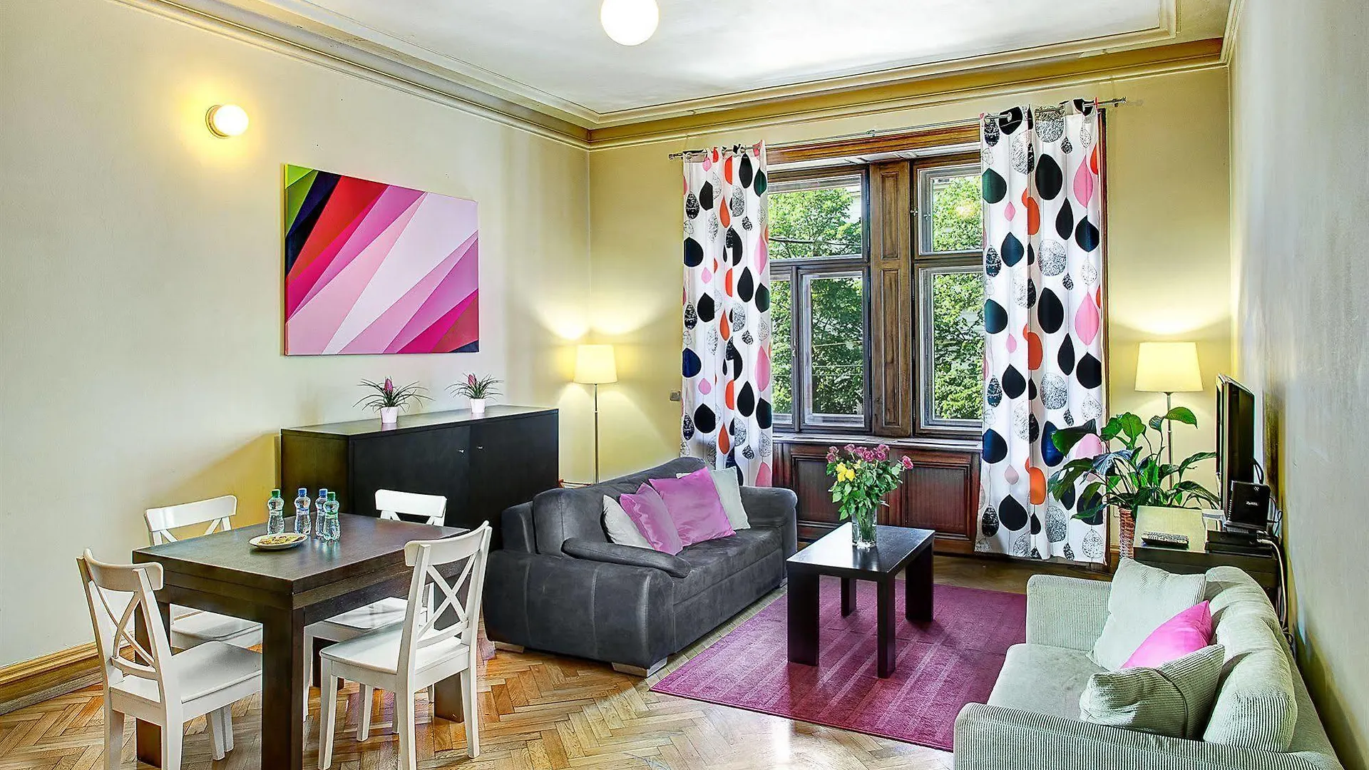 Art House Apartments By Adrez Praga