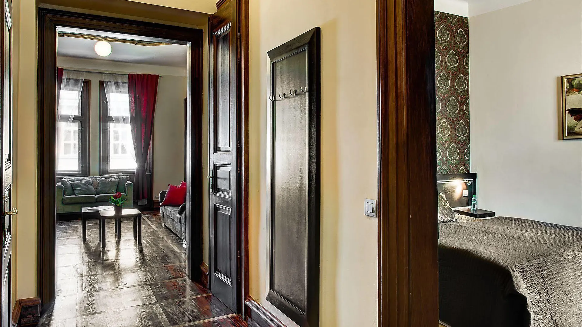 Art House Apartments By Adrez Praga