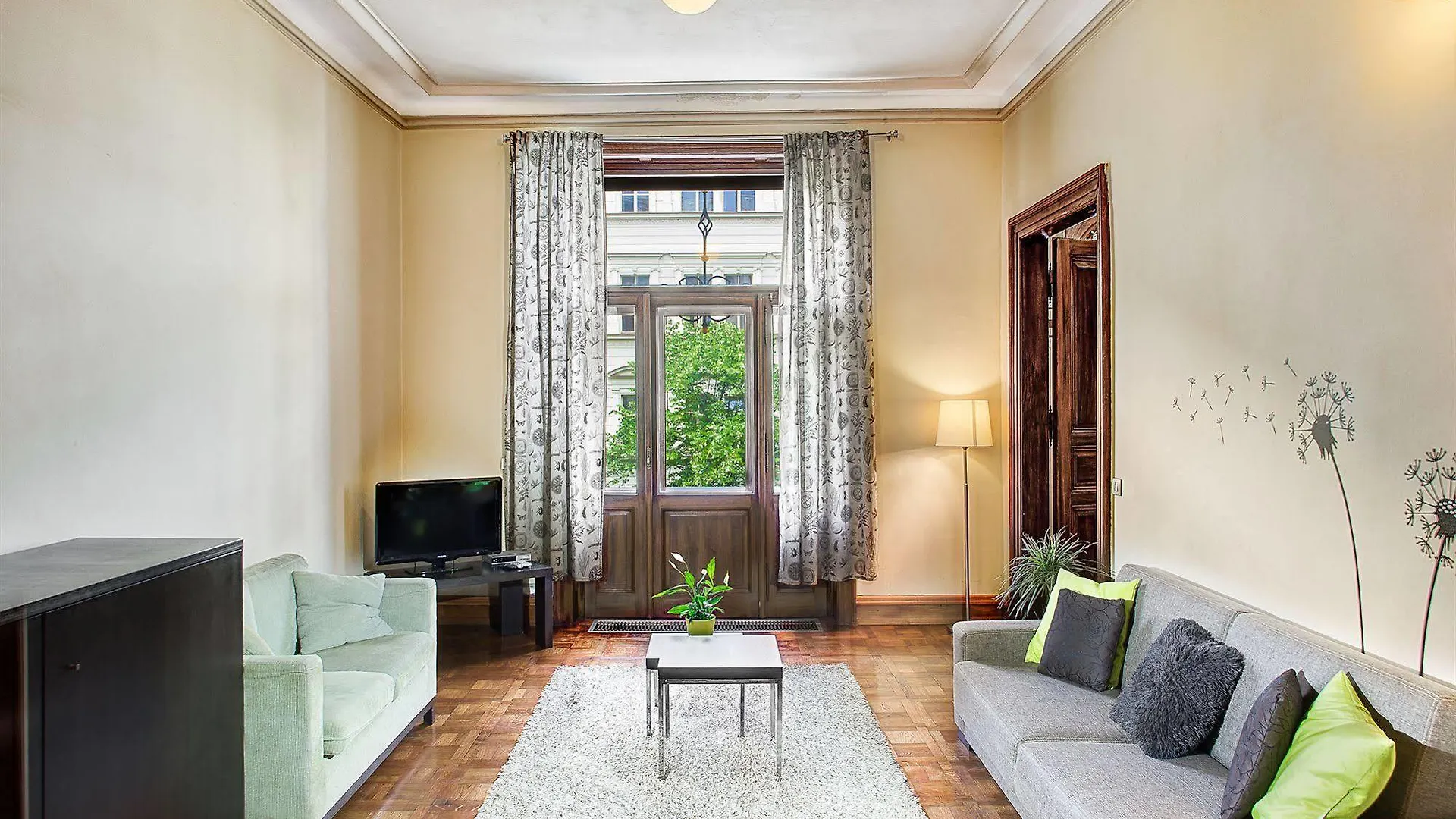 Art House Apartments By Adrez Praga