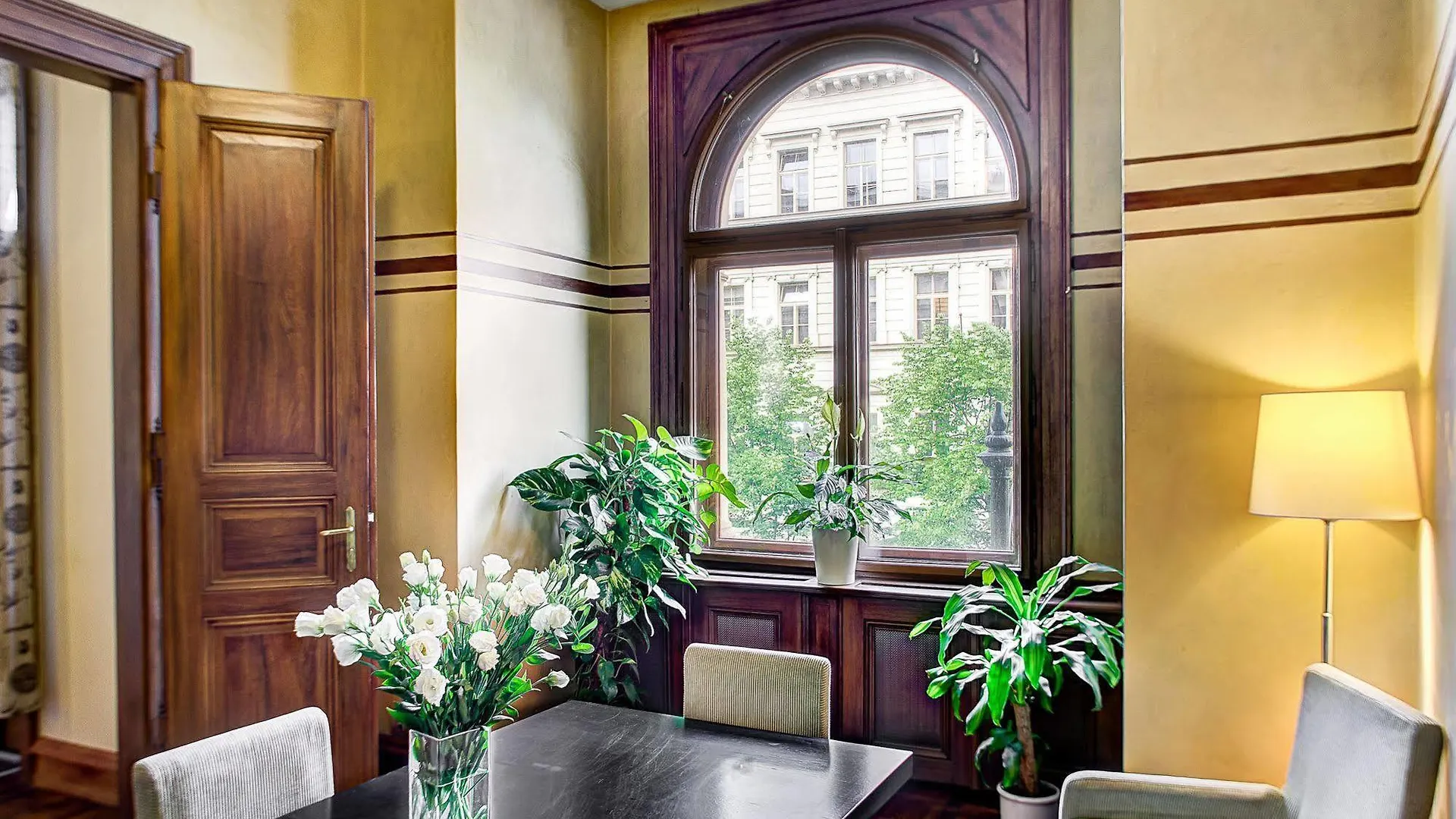 Art House Apartments By Adrez Praga