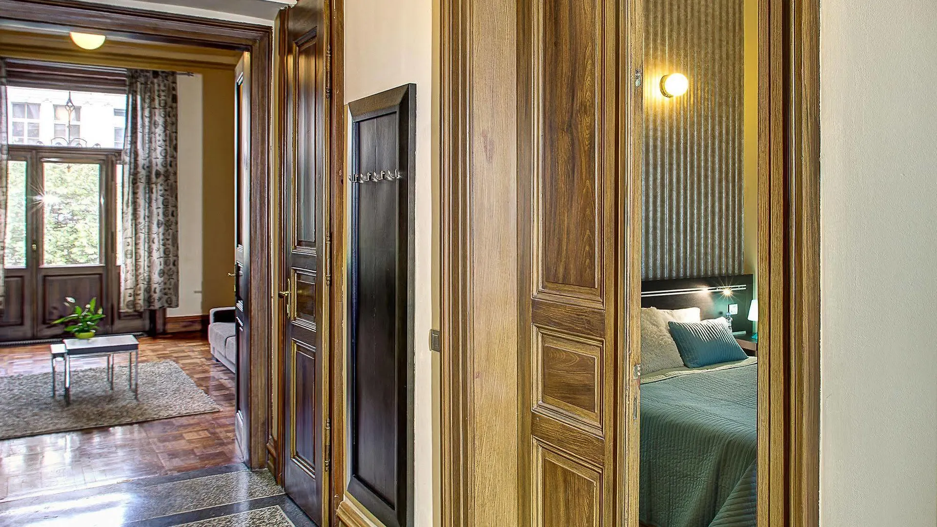 Art House Apartments By Adrez Praga