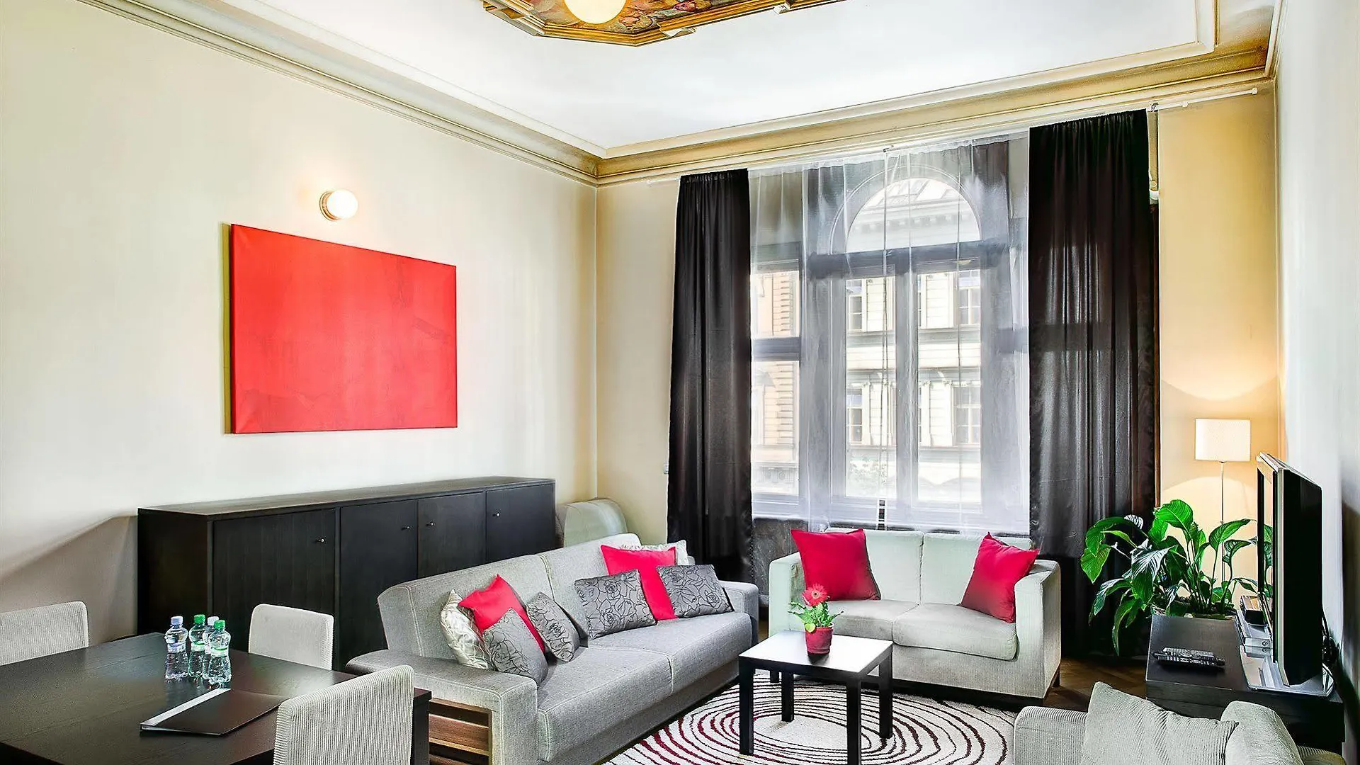 Art House Apartments By Adrez Praga