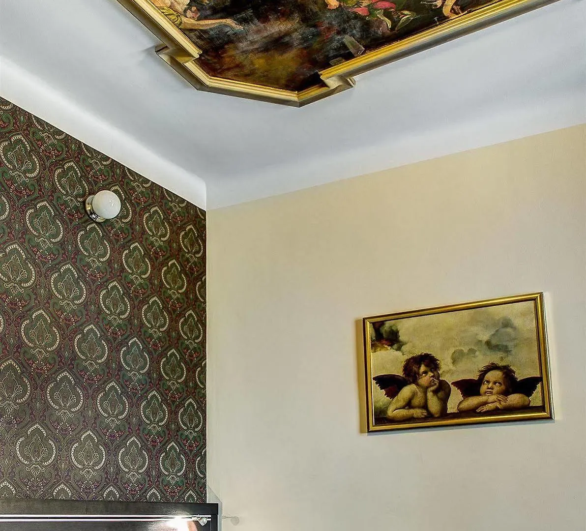 Art House Apartments By Adrez Praga