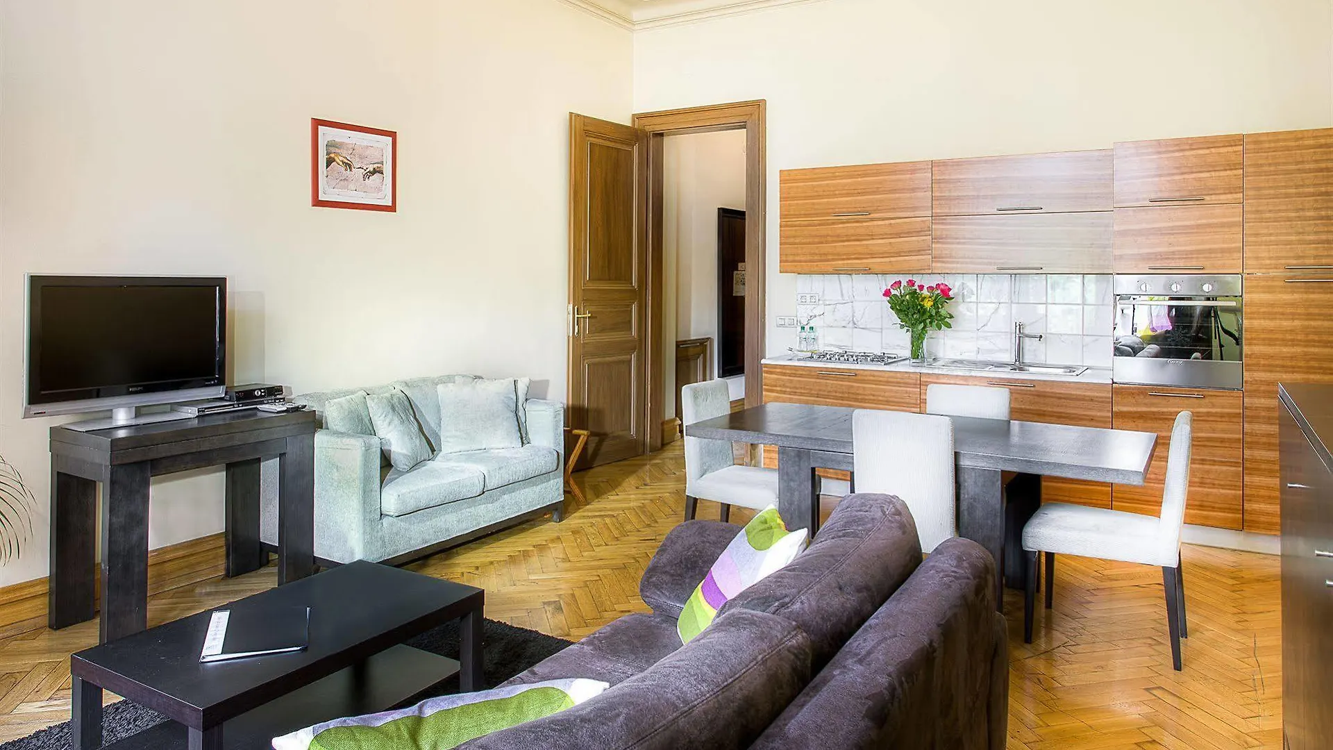 Art House Apartments By Adrez Praga