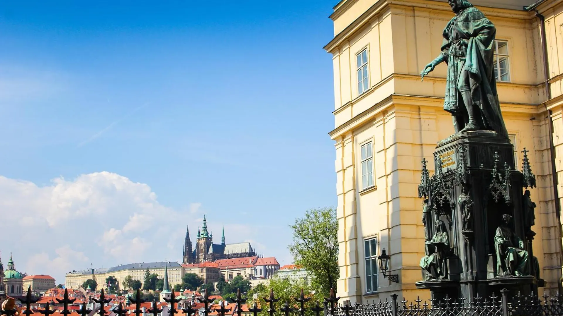 Art House Apartments By Adrez Prague